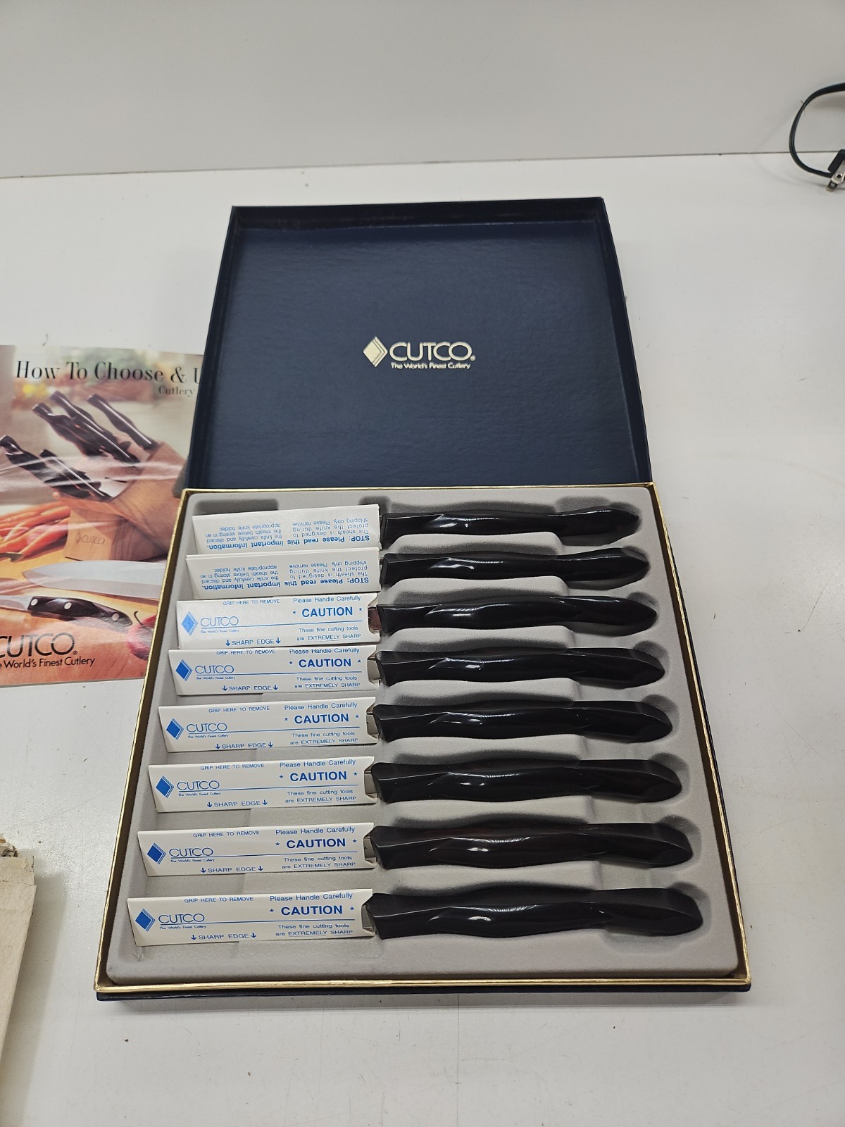New Set Of 8 Cutco Serrated Steak Knives Set 1759