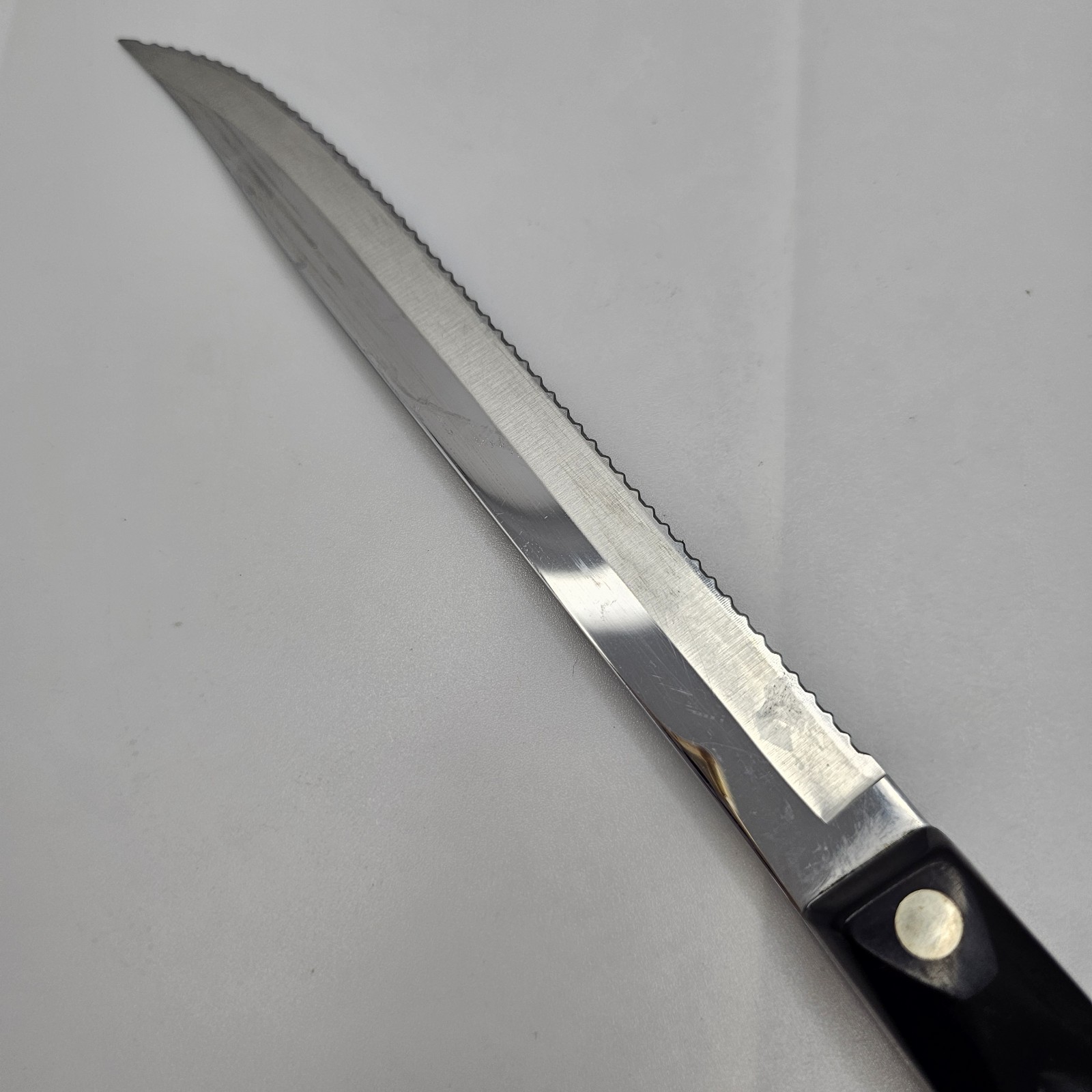 Cutco 1729 JI Petite Carver Knife – Classic Dark Brown Serrated
