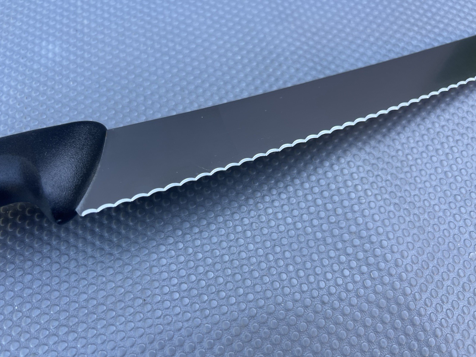 J.A. Henckels Twin Master 32210-254mm 9.5″ Serrated Bread Slicing Knife – Spain