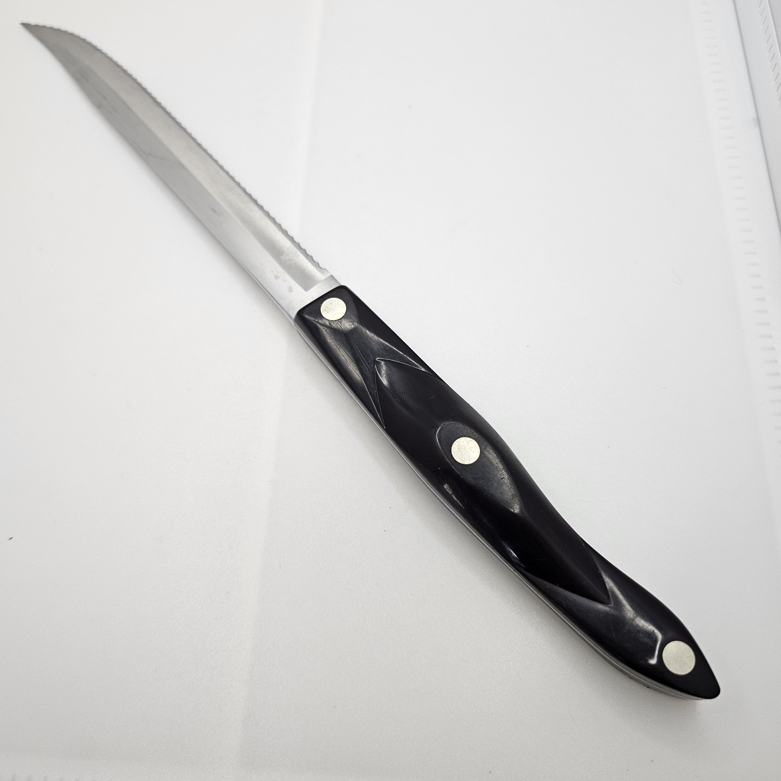 Cutco 1729 JI Petite Carver Knife – Classic Dark Brown Serrated