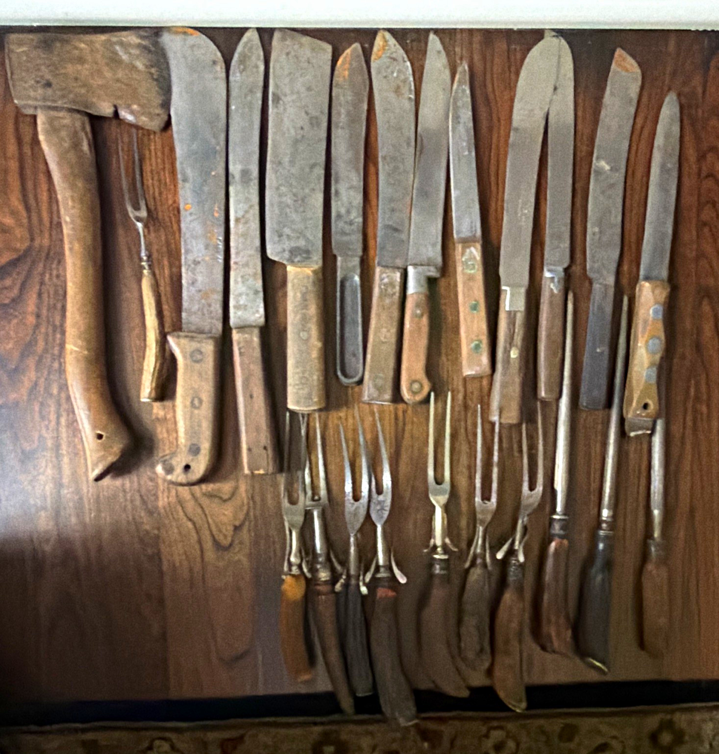 W. Co. Village Blacksmith 17pc. Forks wirbdear Handles, CASE XX carving knifes.