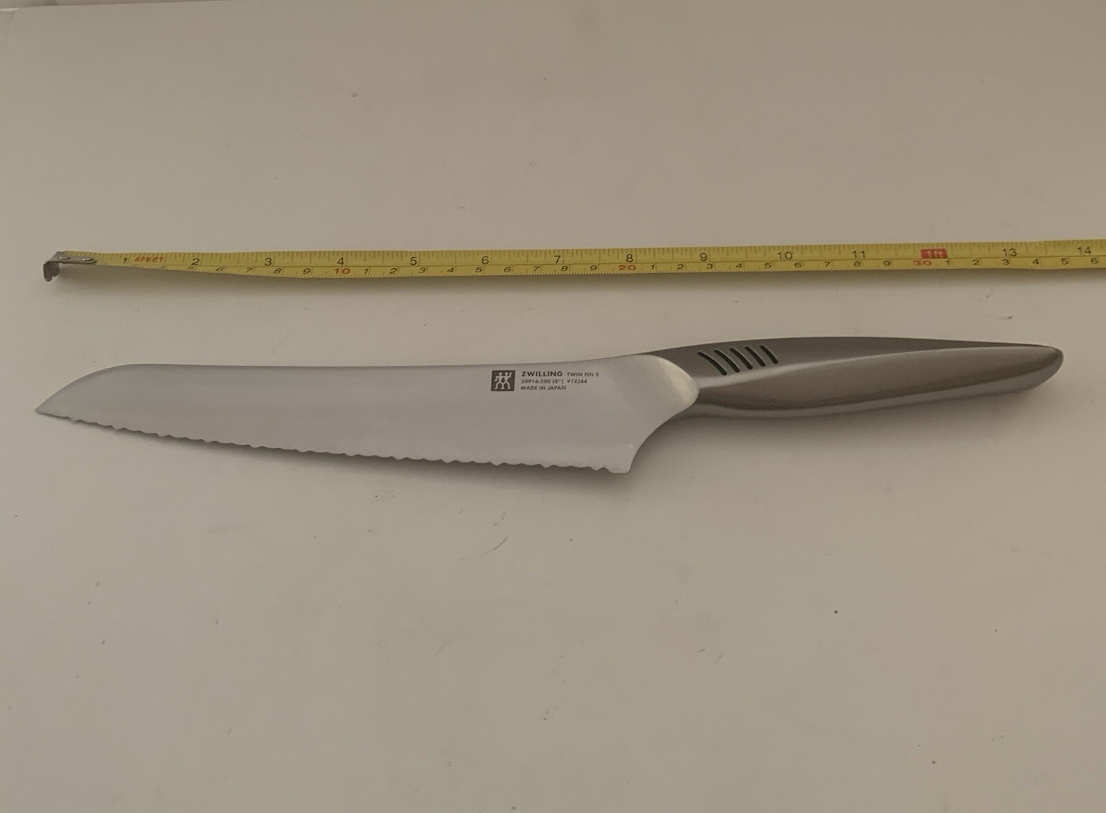 Zwilling Twin Fin II 30911-200 (8″) Stainless Steel Chef’s Knife , JAPAN
