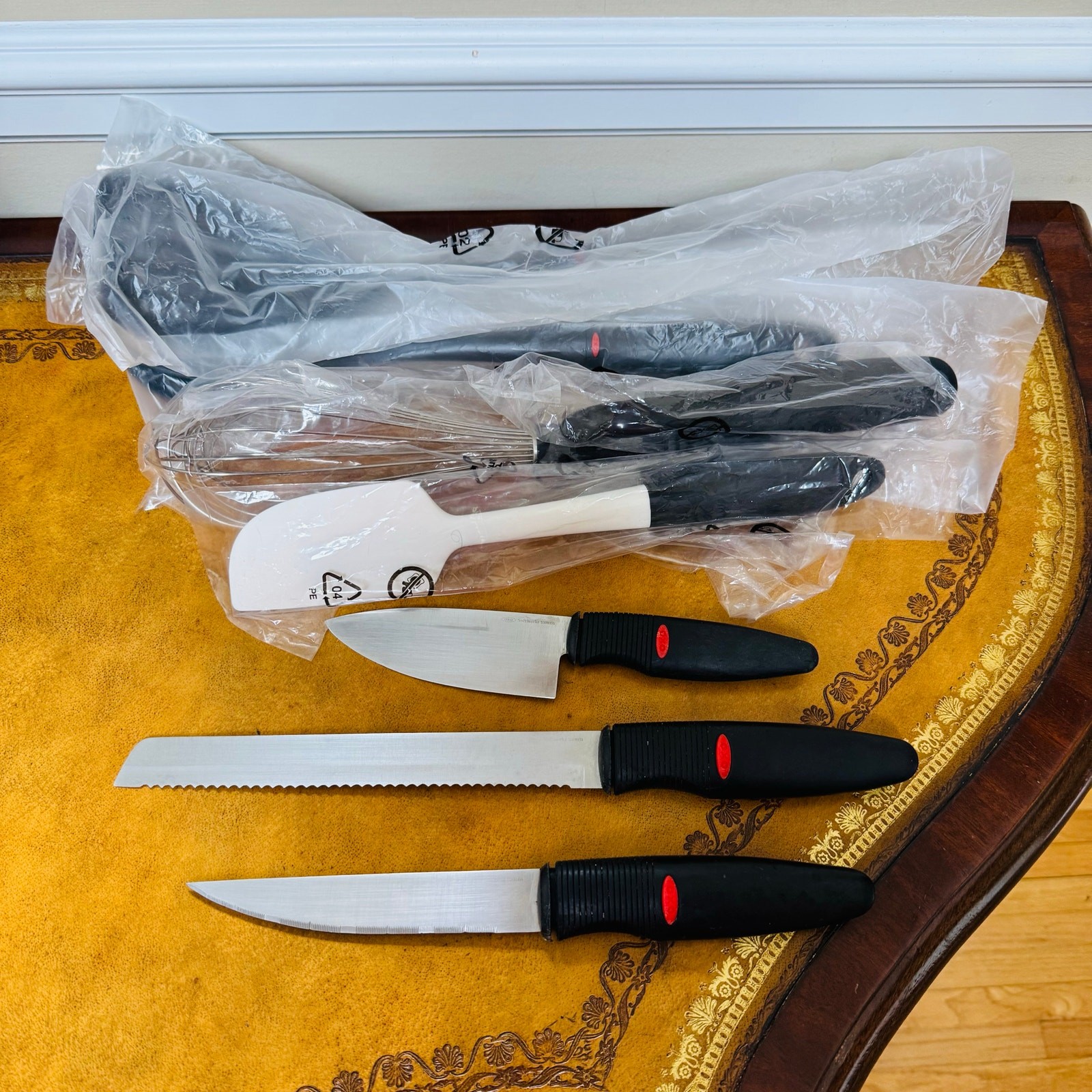 OXO New Kitchen Utensils Lot of 9 Spoons, Spatulas, Potato Peeler, Knives, Whisk