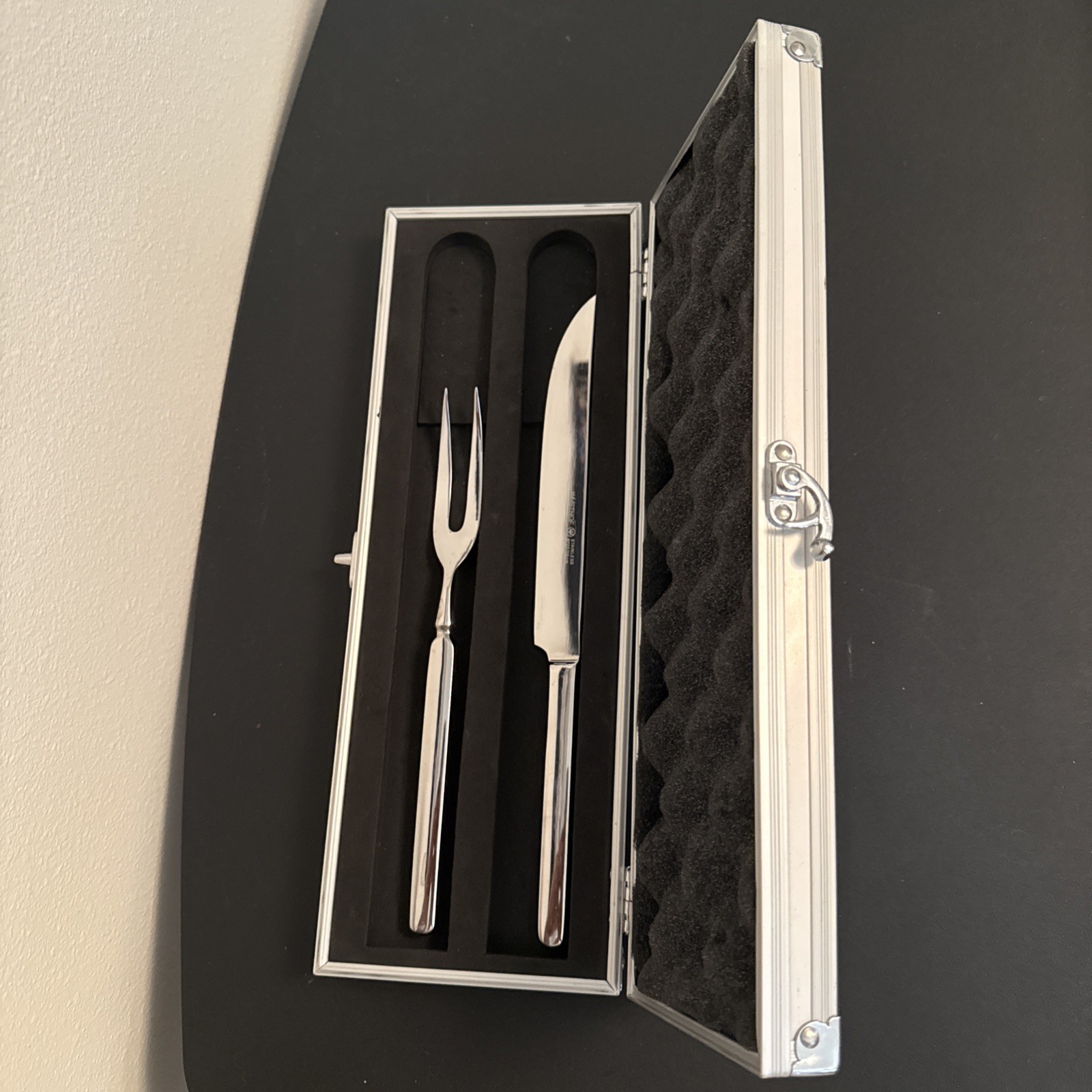 WUSTHOF POLISHED CARVING KNIFE 8722 SERVING FORK 8723 WITH ALUMINUM CASE GERMANY