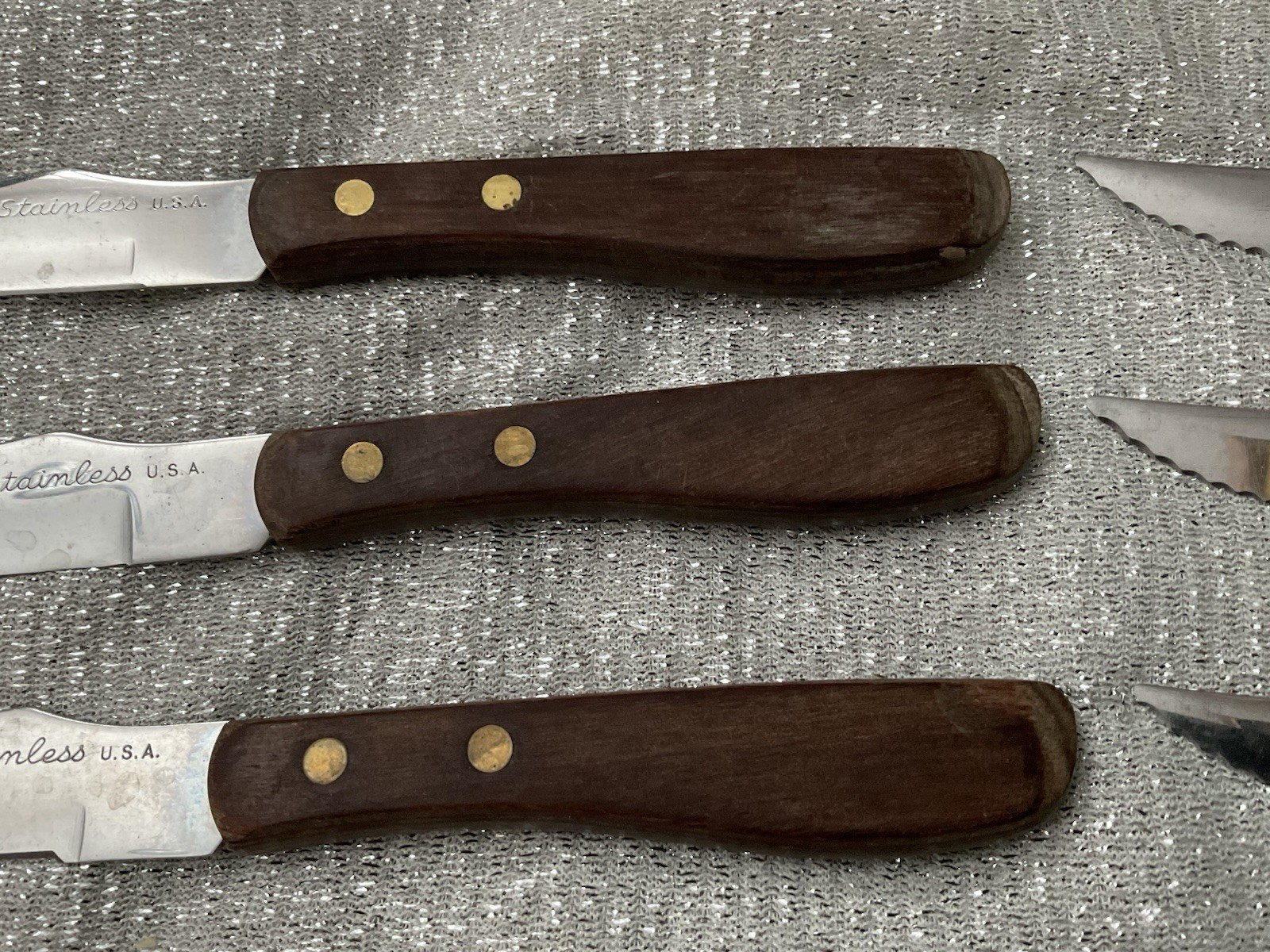 Ekco Serated Steak Knives Lot Of 6 Wood Handle 4.5″ Blade 8.5″ Long USA See Pics