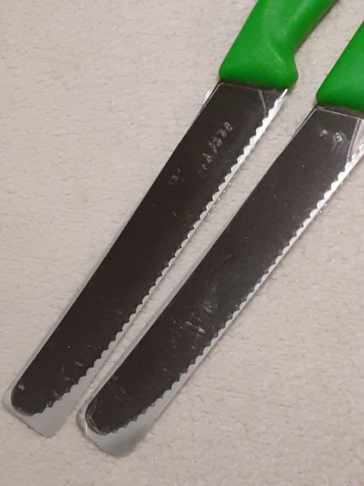 Victorinox Swiss Army 6.7836.L114 Tomato Table Paring Knife Lot of 2 Green