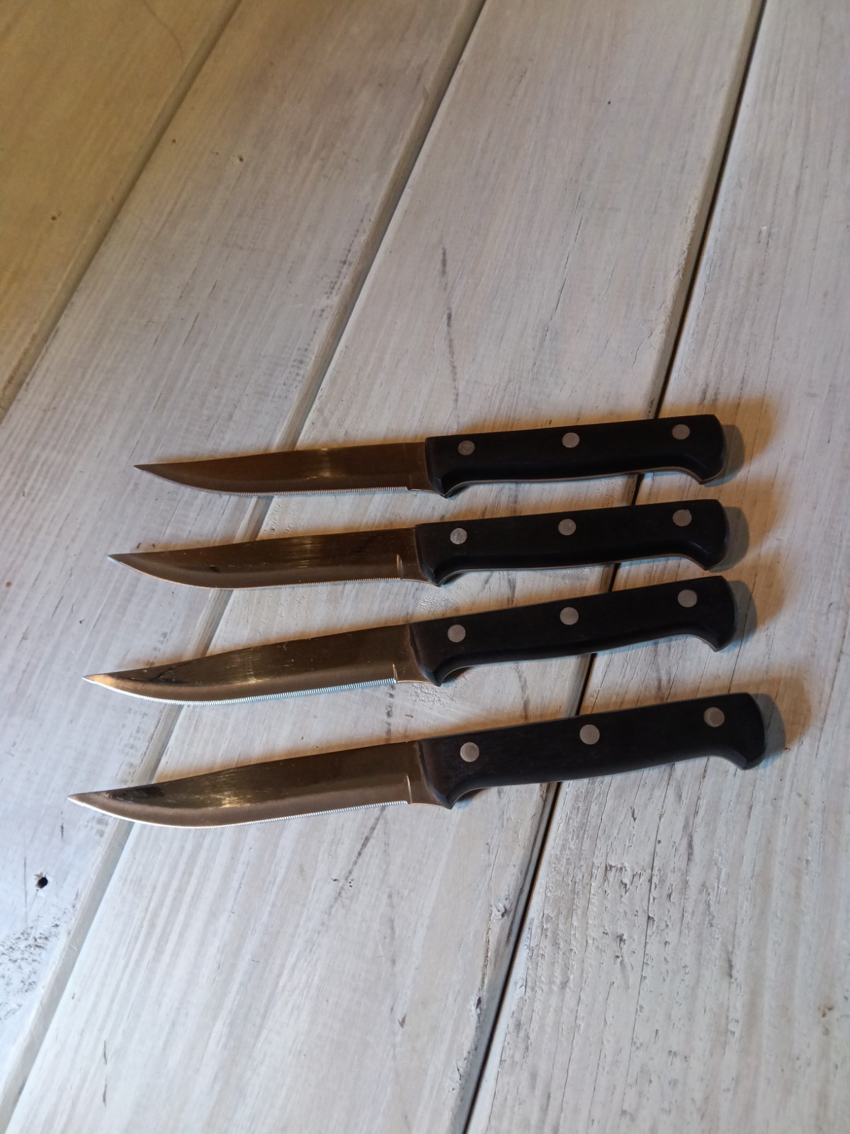 4pk HENCKELS 4.5″ Serrated STEAK Knives, Stainless Steel, BLACK Handle 31359-120