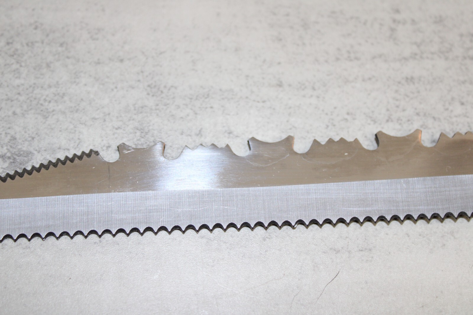 Vintage Regent Sheffield Stainless Steel Carving Bread Knife 8.75 in