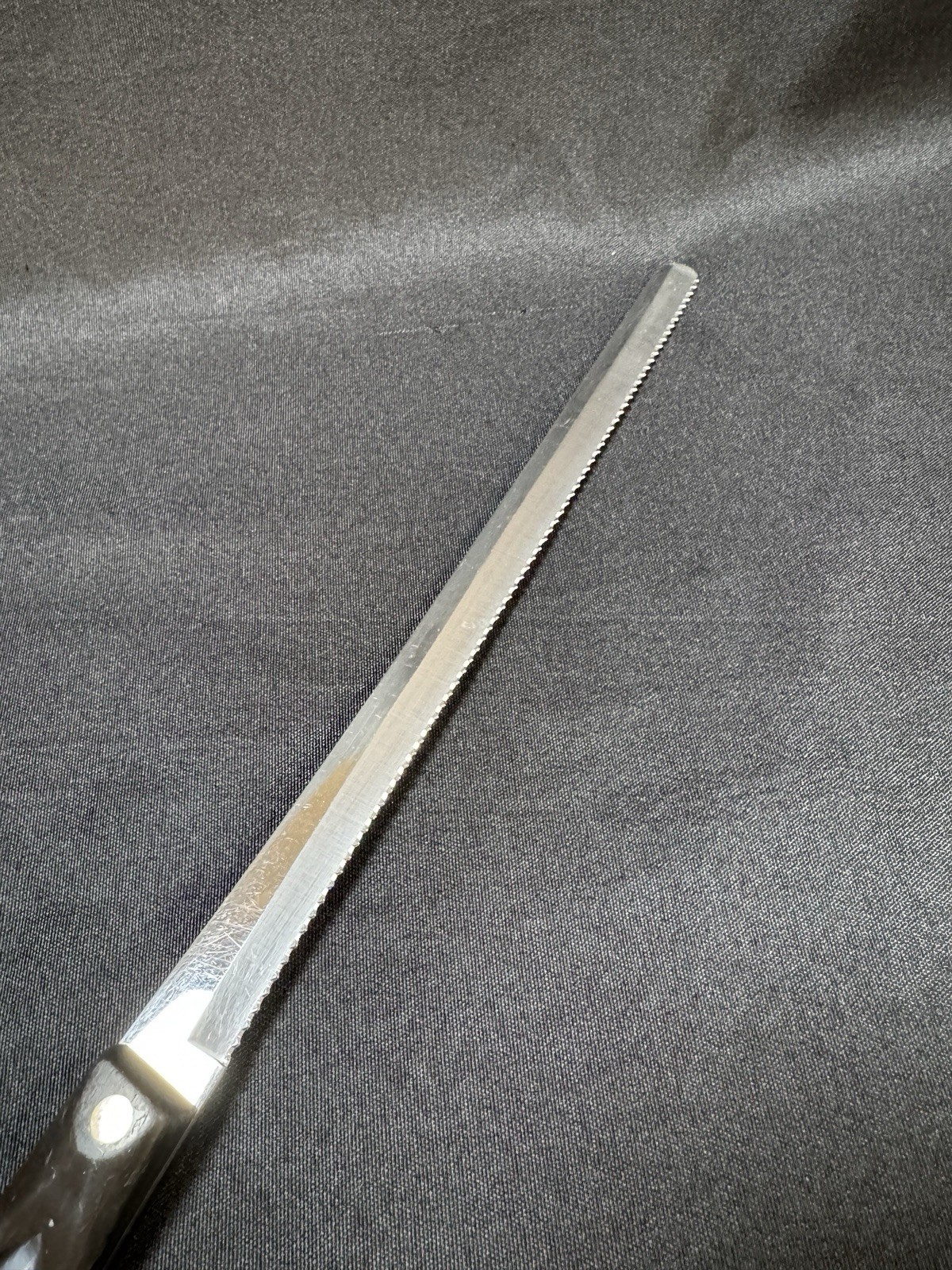 Cutco 1724JD 9.75” Slicer Bread Knife