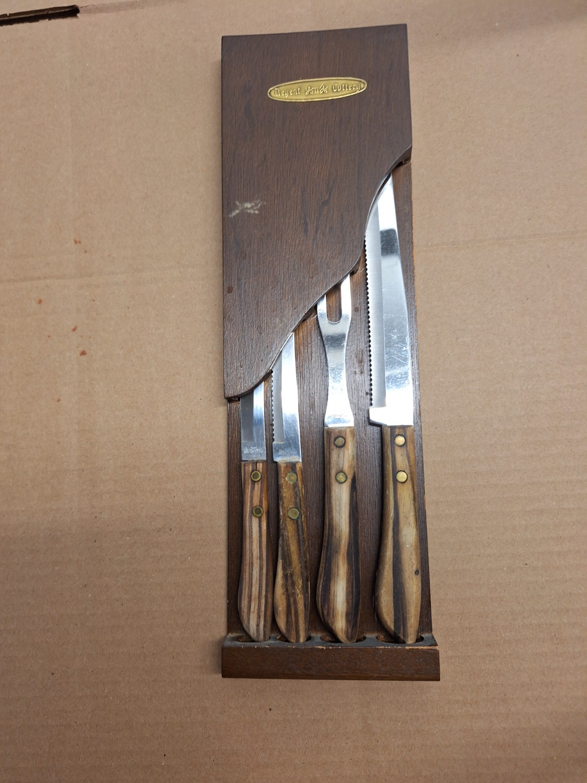 Regent Sherwood Cutlery Set of 4 utensils: kitchen knives & fork, wooden case