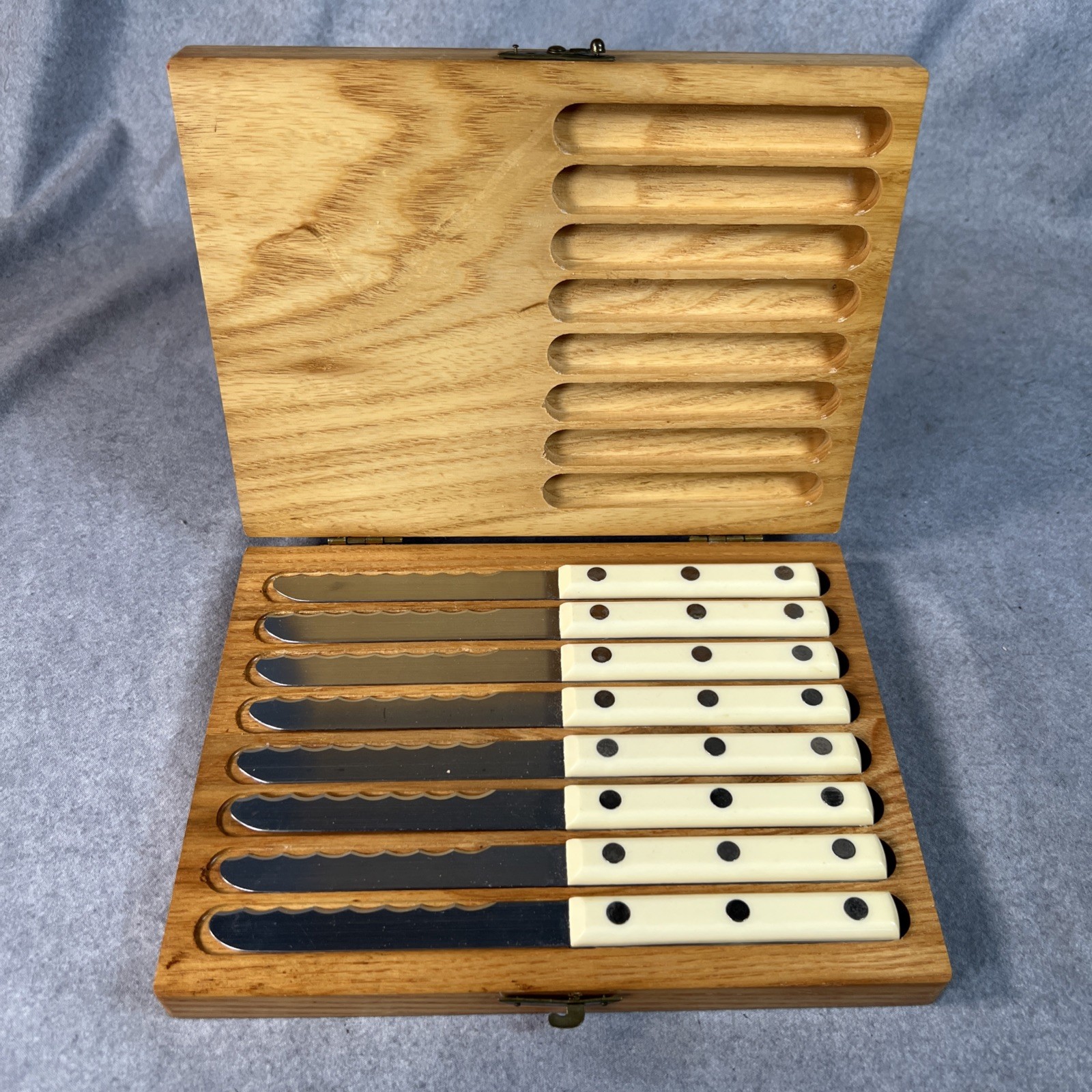 1950’s Original Simmons Bakelite Steak Knife Set Of 8 & Wood Case