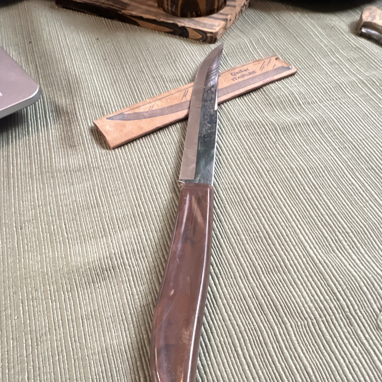 Quikut Stainless Steel Steak Knife No. 44-82, 5in Straight Blade, Brown Handle