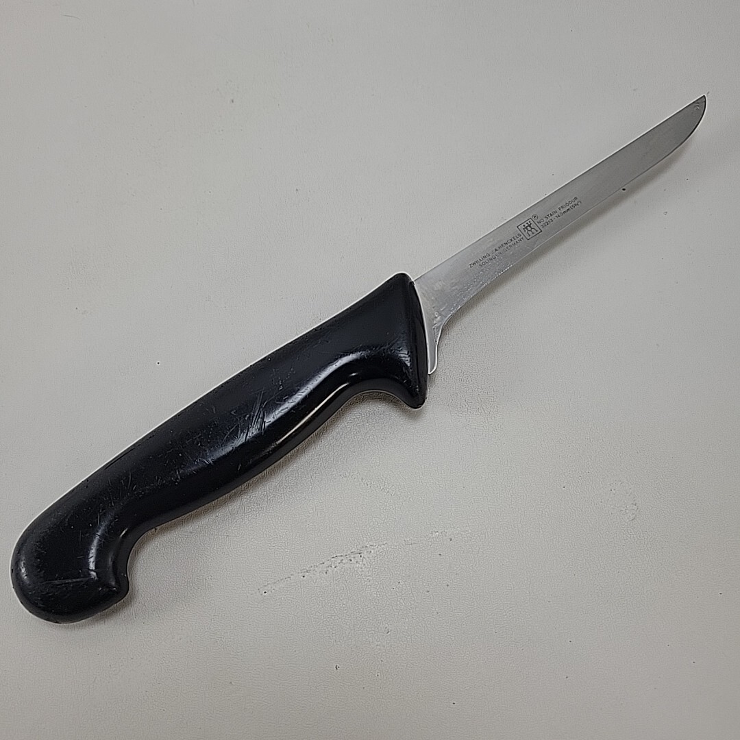 Zwilling J.A. Henckels 32213-140mm 5 1/2″ Filet Knife