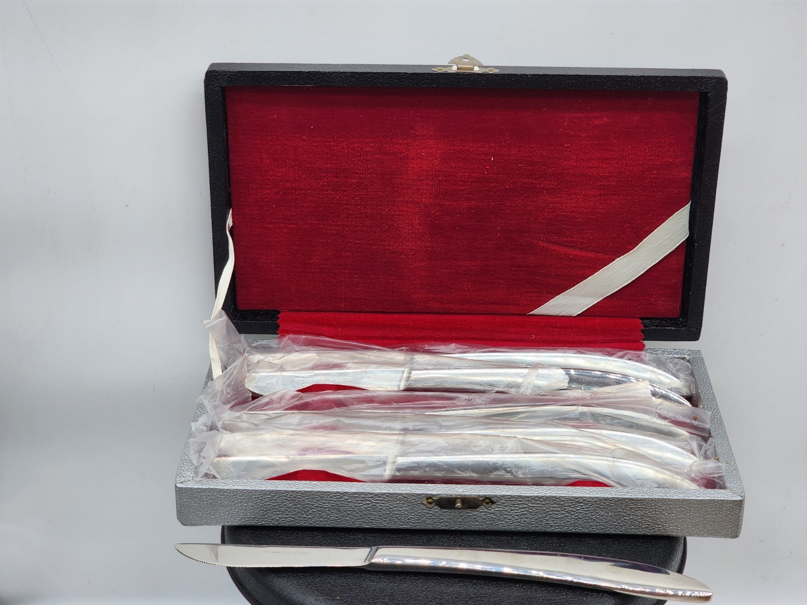Vintage set of 6 Stainless Steel Japanese Steak Knives in Storage Box Unused