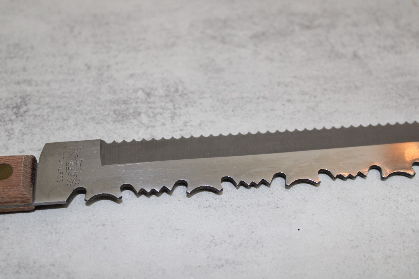 Vintage Regent Sheffield Stainless Steel Carving Bread Knife 8.75 in