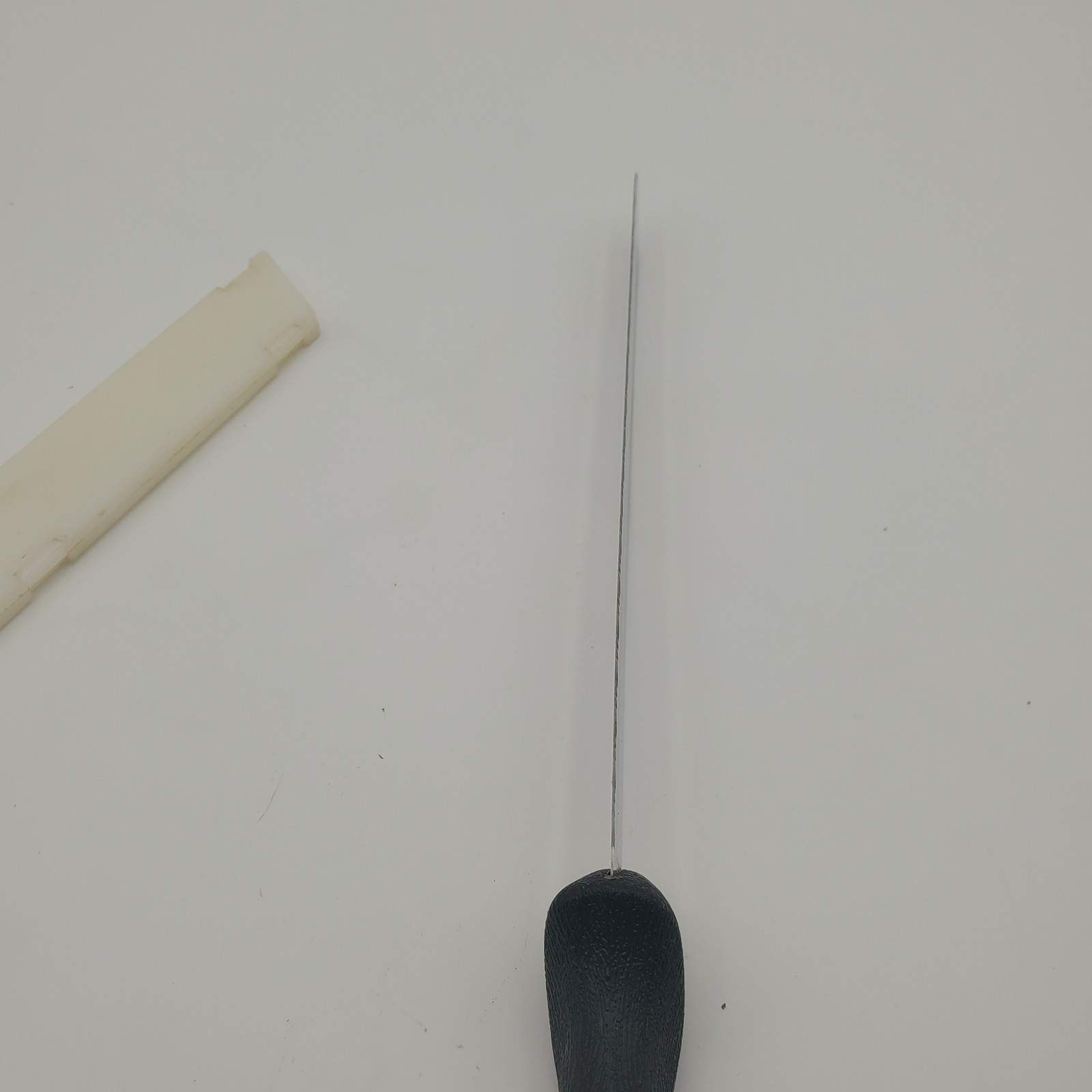 PAMPERED CHEF 9 inch Blade – Serrated BREAD KNIFE – Stainless #1285 w/Cover
