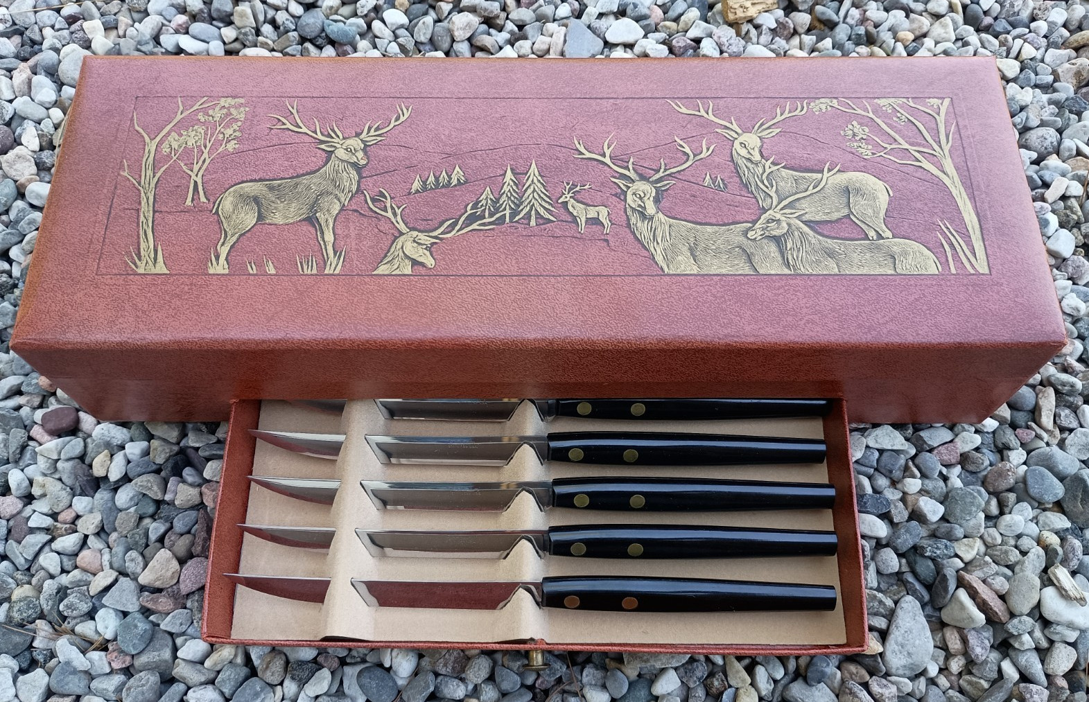 Sheffield Carving And 6 piece Steak Knife set in Original Box Hunting Deer Scene