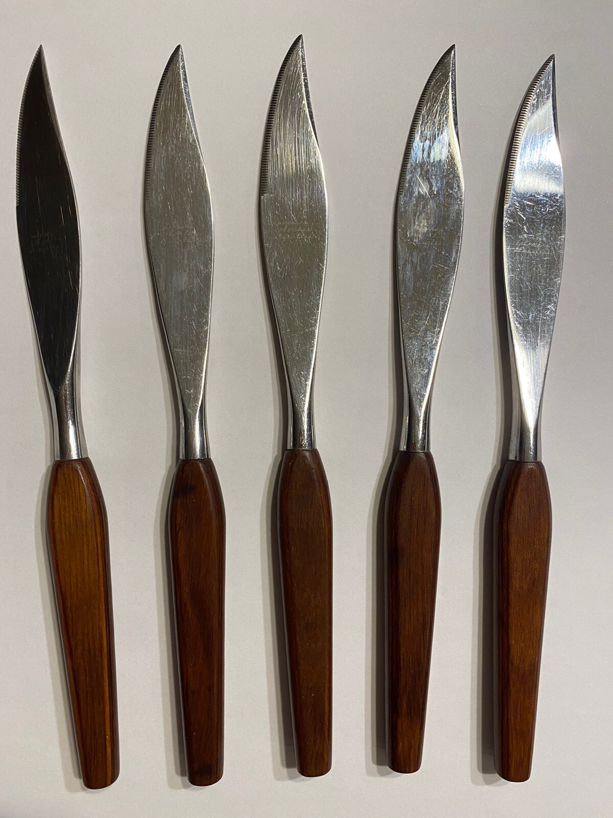 5 MCM Fleetwood Stainless Steak Knives Canoe Muffin Style Teak Wood Handles
