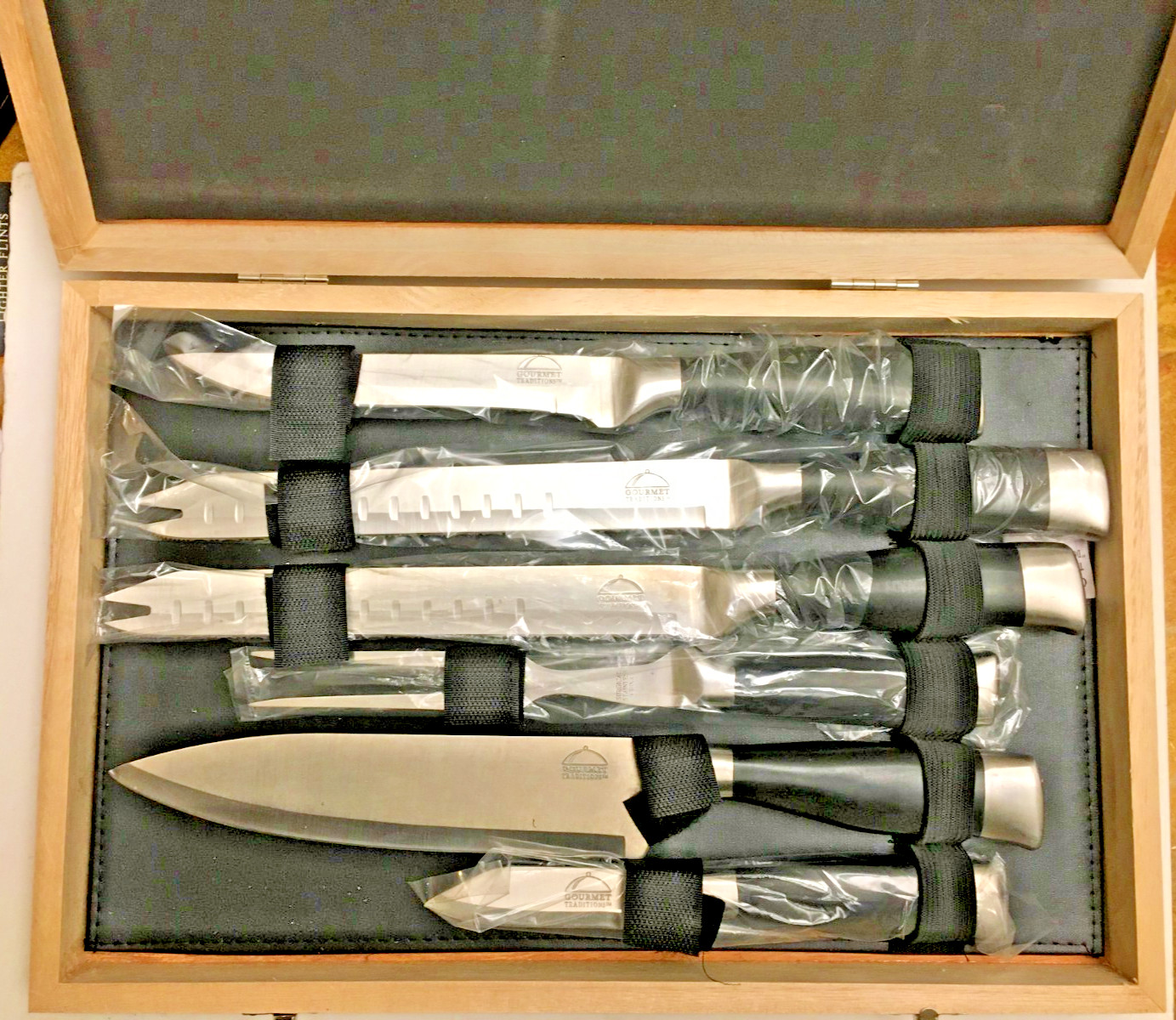 Gourmet Traditions 6 Piece Knife Set In Wood Carry Case Open Box