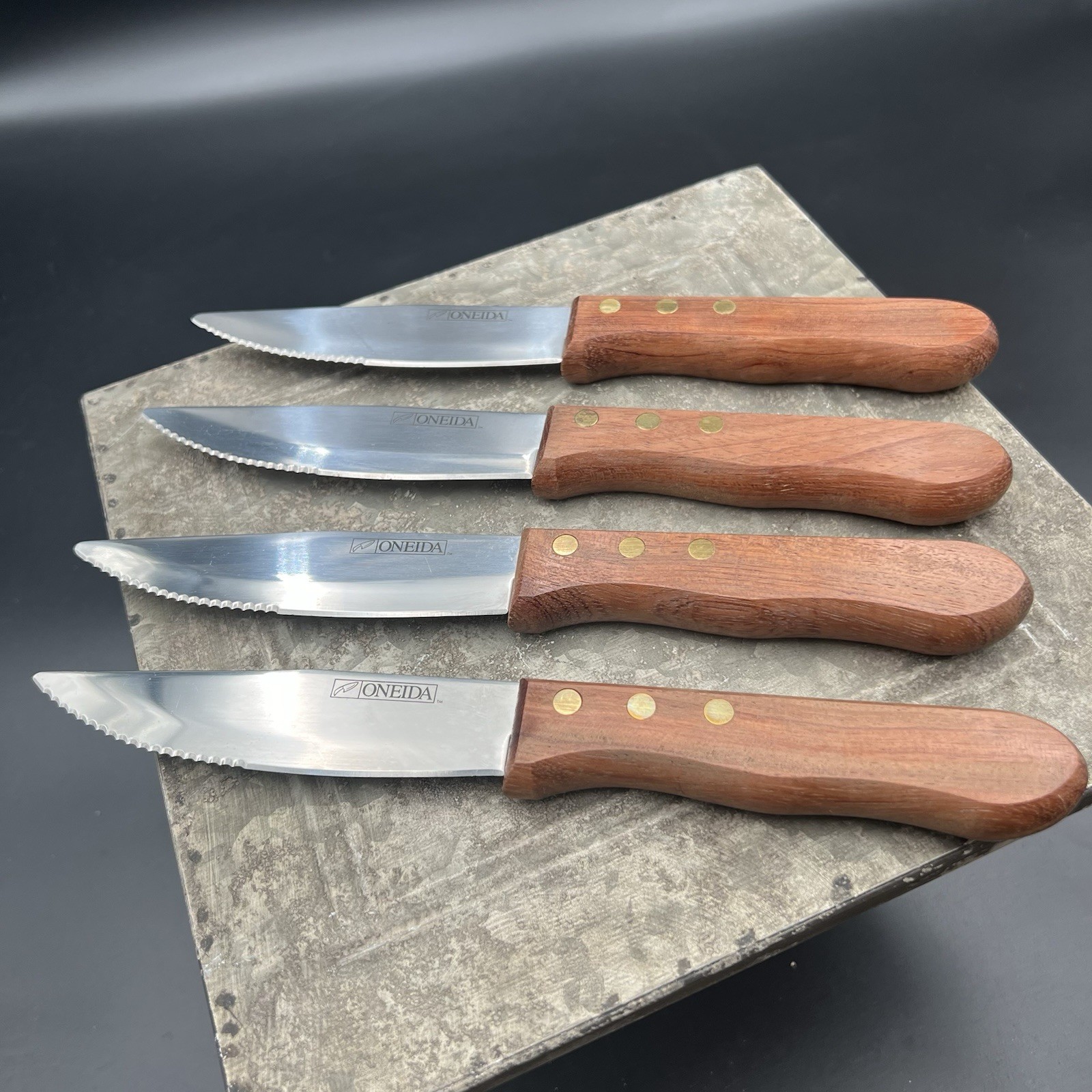 Oneida 10″ Serrated Steak Knives Jumbo Large Wood Handle Stainless Steel Set 4