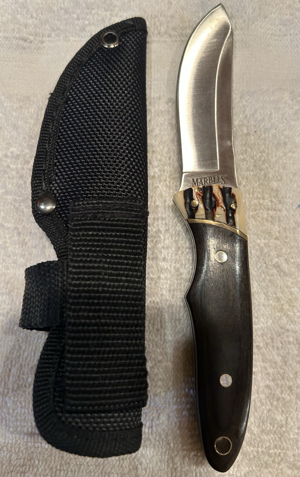 Marble’s fixed blade 7″ knife. Straight blade, includes sheath.