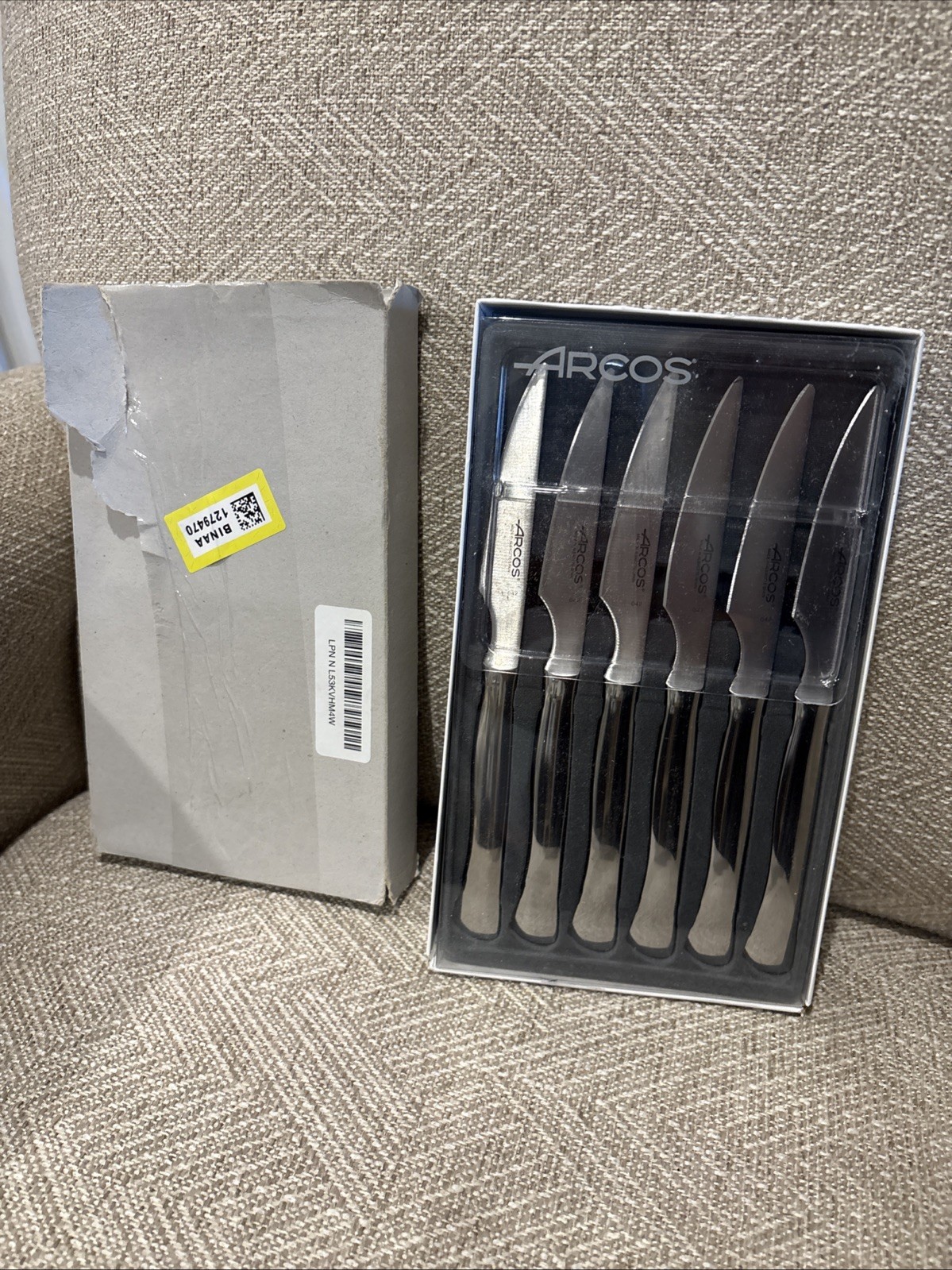 ARCOS / 4 Inch Steak Knives Set of 6. Meat Knife with Smooth Edge for Cutting