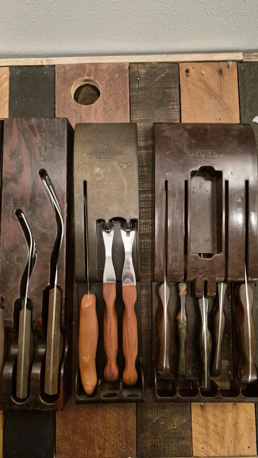 Vitage CUTCO Knife Set of 11 w 3 Bakelite Wall Holders See Pictures For Details