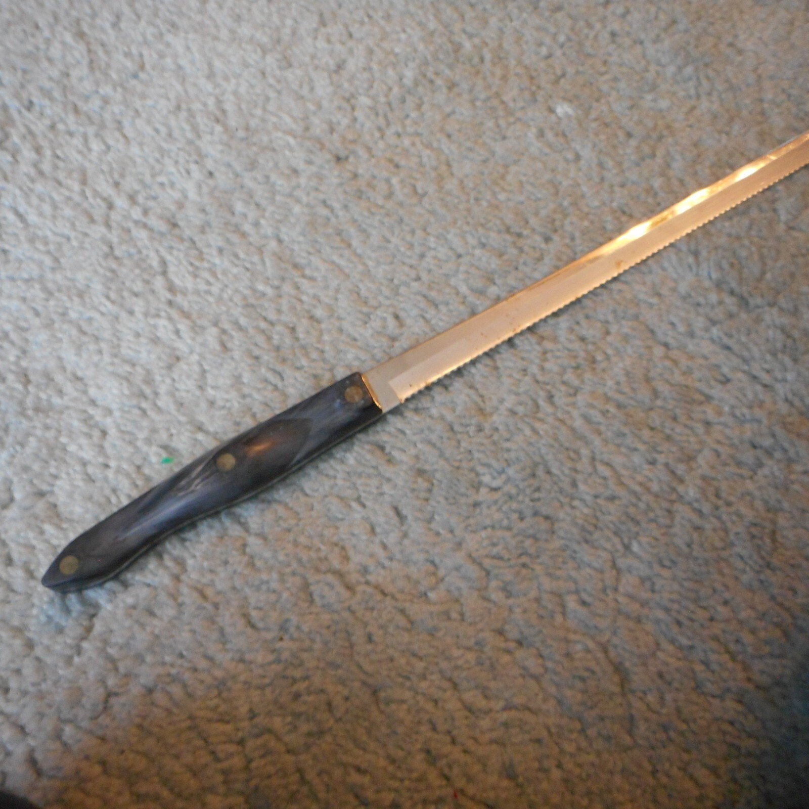 VINTAGE CUTCO KNIFE NUMBER 1724 BREAD KNIFE