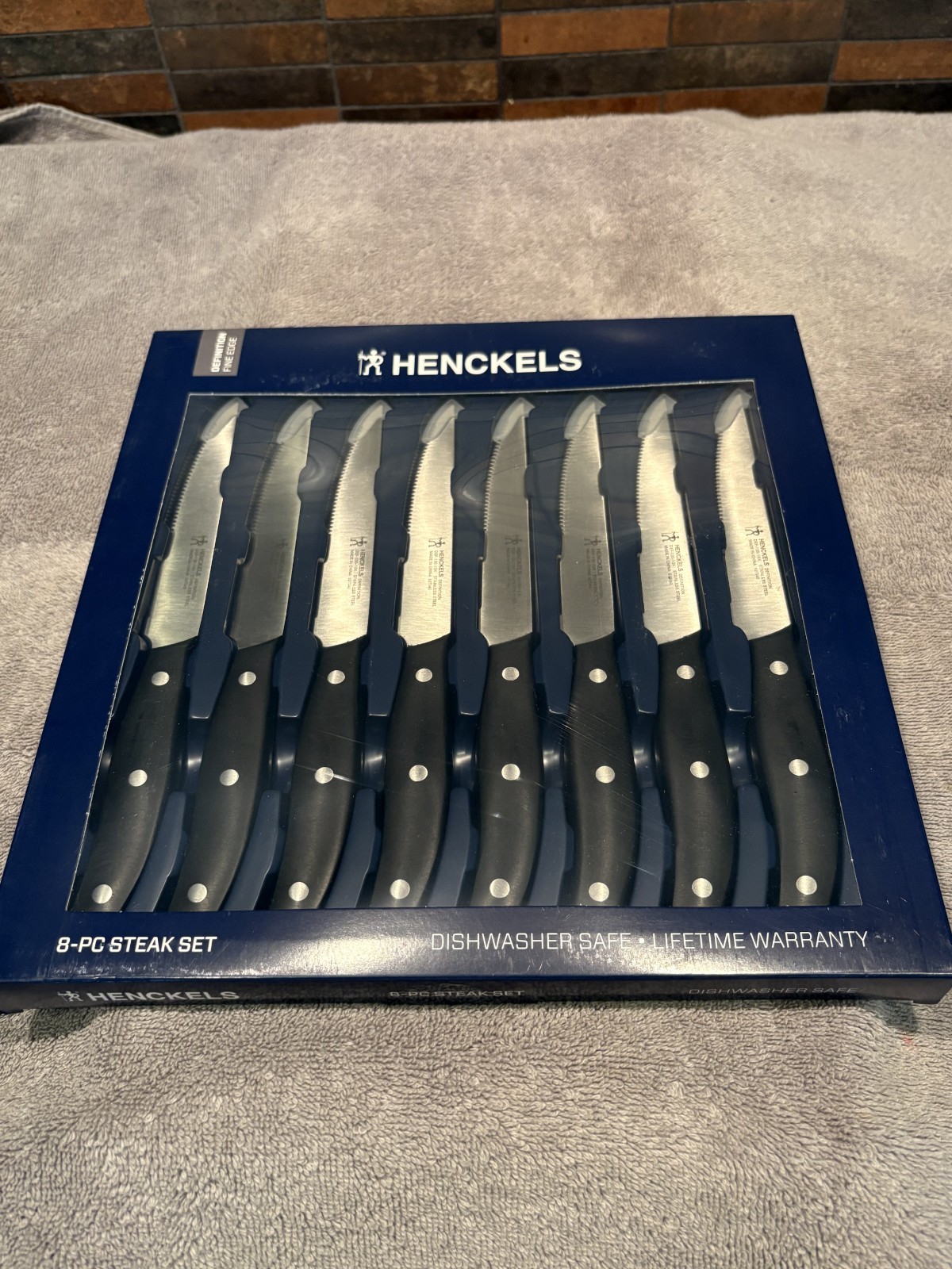 Henckels Definition 4.5in Blade Stainless Steel Steak Knife Set of 8 NEW