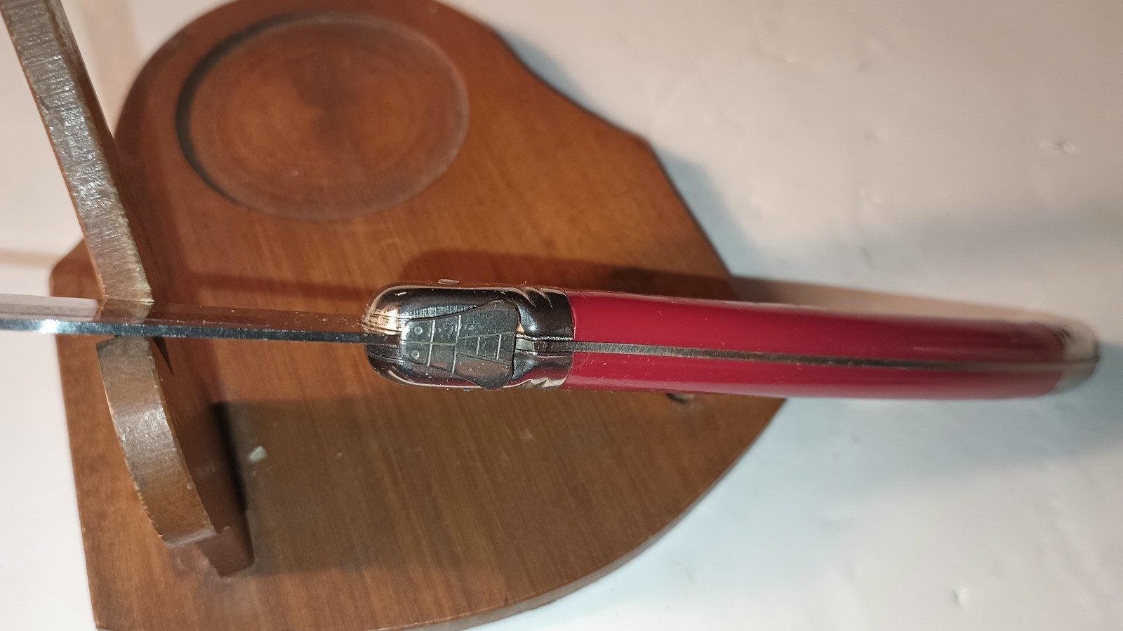 6 Bee red handles Steak Knives 5 smart home 1 farberware Nomostang Deals