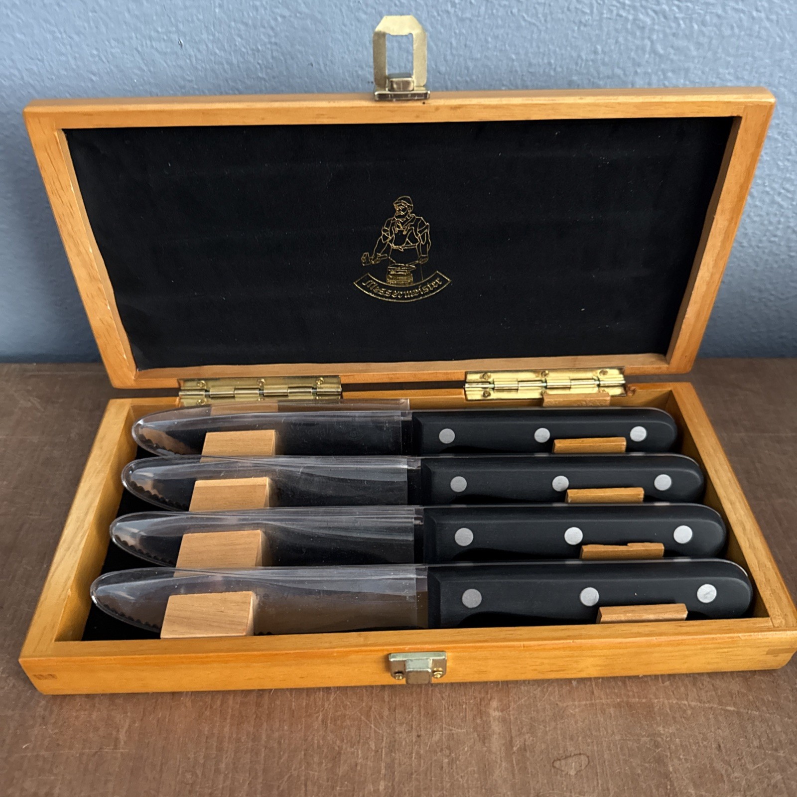 Messermeister RARE The Wrangler 4 piece Steak knife set in wood storage box NIB