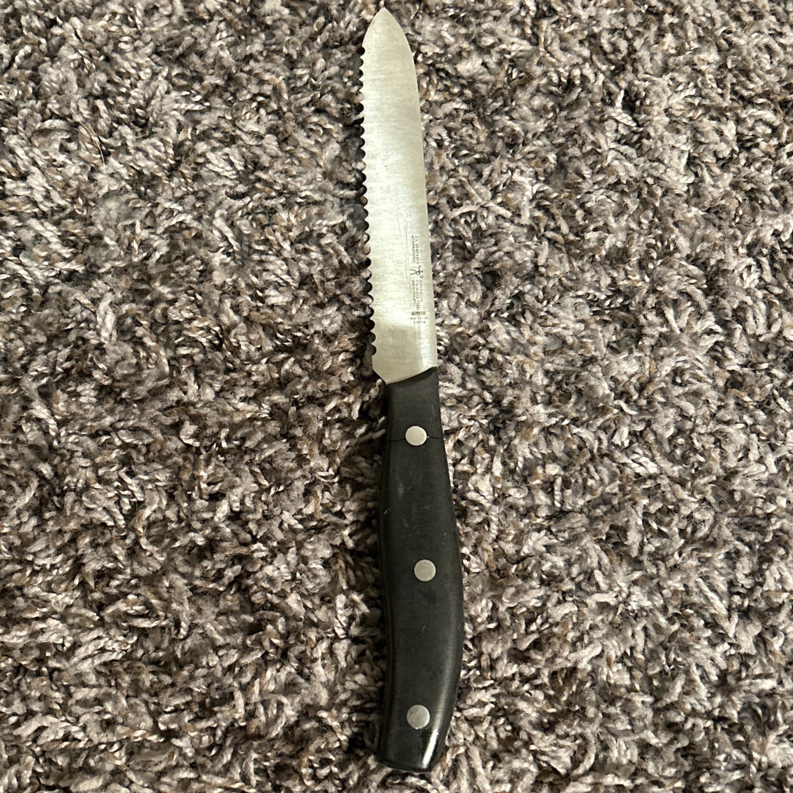 J. A. HENCKELS HI DEFINITION 5”Utility knife, serrated edge 19475-130