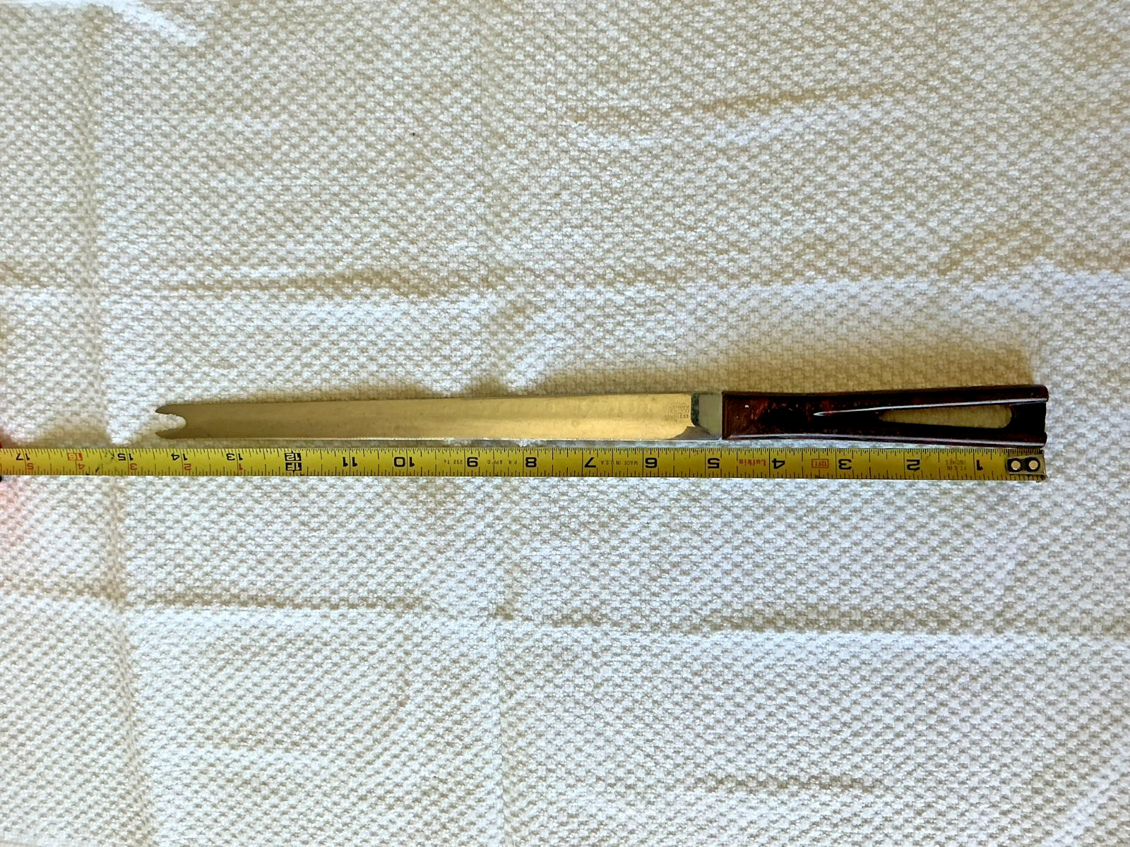 VINTAGE STAINLESS STEEL 14.5″ FINE SERRATED BLADE BREAD KNIFE – PLASTIC HANDLE