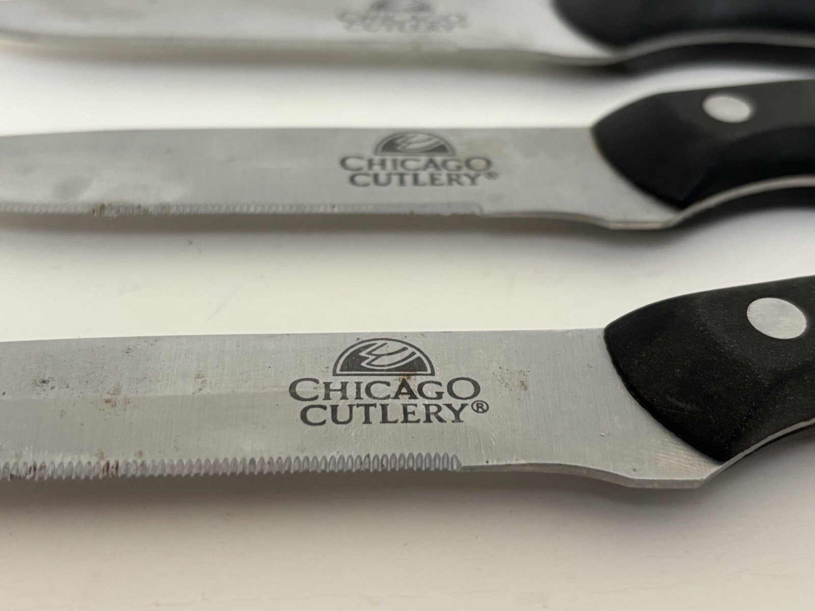 Lot 3 CHICAGO CUTLERYForge 3 Rivet Full Tang Utility Steak knives Polymer Handle