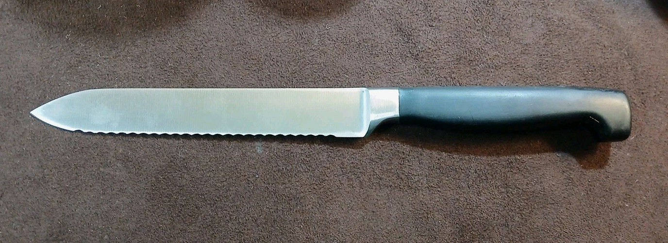 Zwilling J.A. Henckels 4 Star 31070-130, (5″) Serrated Utility Knife, Germany
