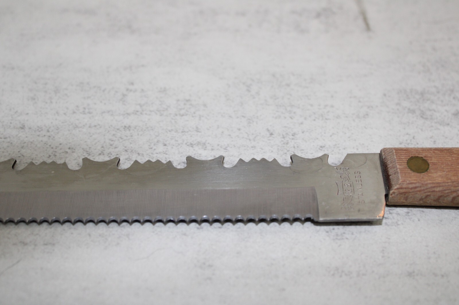Vintage Regent Sheffield Stainless Steel Carving Bread Knife 8.75 in