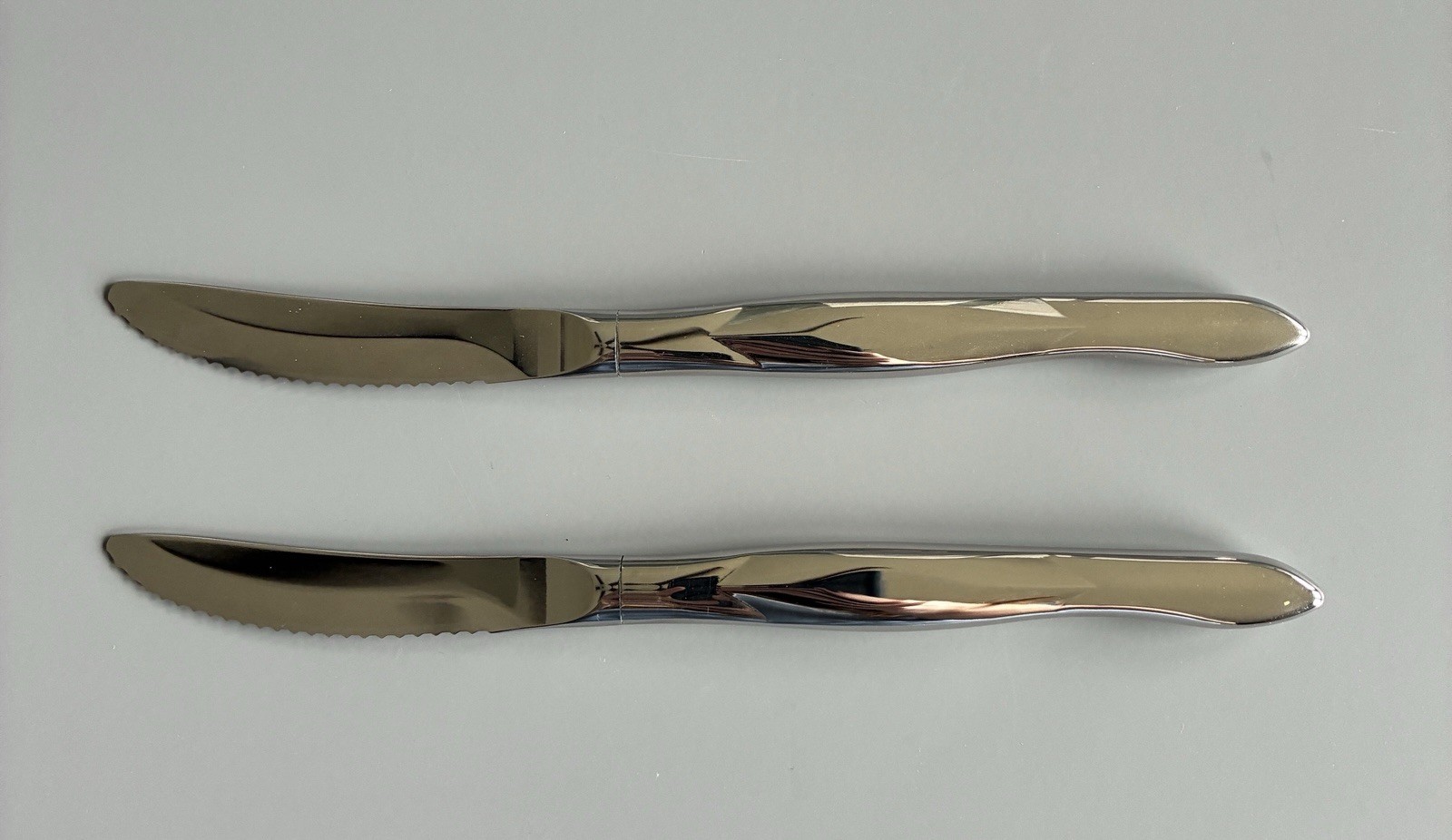 Pair of CUTCO 1959 Stainless Steel Table/Steak Knives, NEW