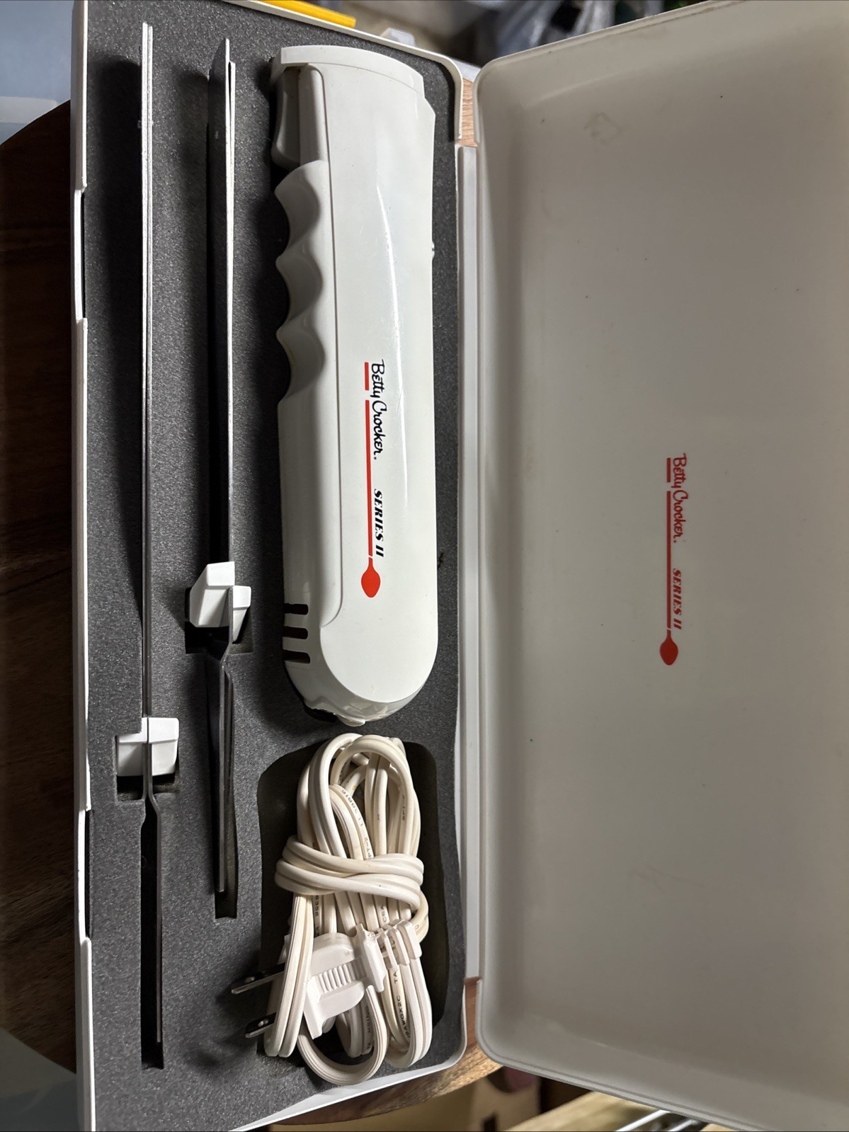 Betty Crocker Series 2 electric carving knife set