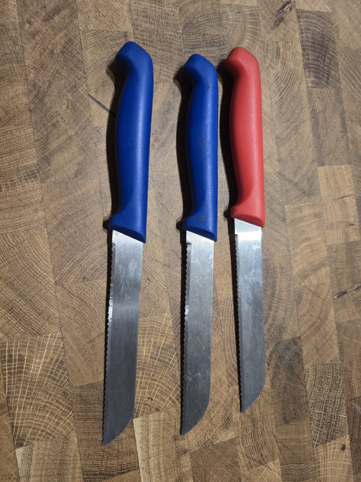 Mundial Utility Knife Blue And Red 6649 4.5 Inch Blade