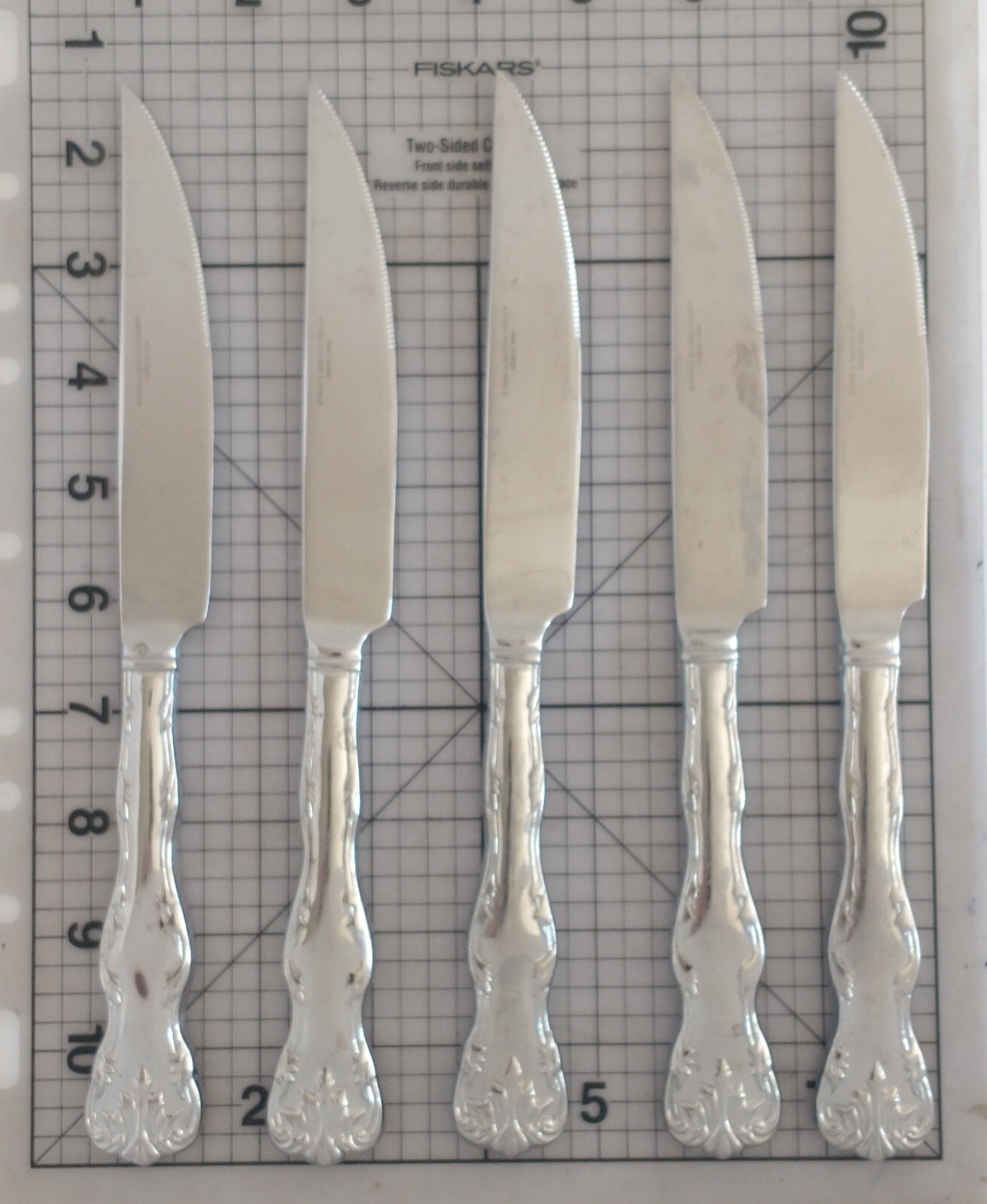 Reed & Barton Victoria 5 Steak Knives Select Solid Handle Scrolls China Used