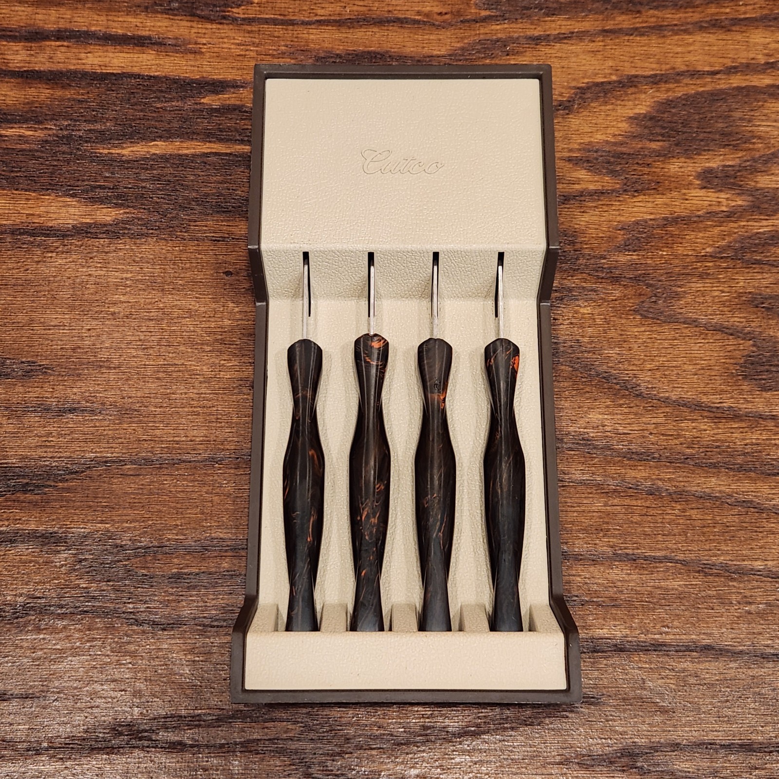 Cutco 1759 Serrated Table Knife 4 Set & 1745 Wall Tray Brown Orange Swirl Handle