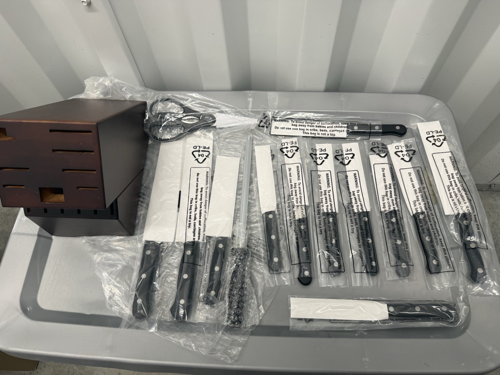 HENCKELS Dynamic Fine Edge Razor-Sharp 14 pc Knife Block Set German Engineered