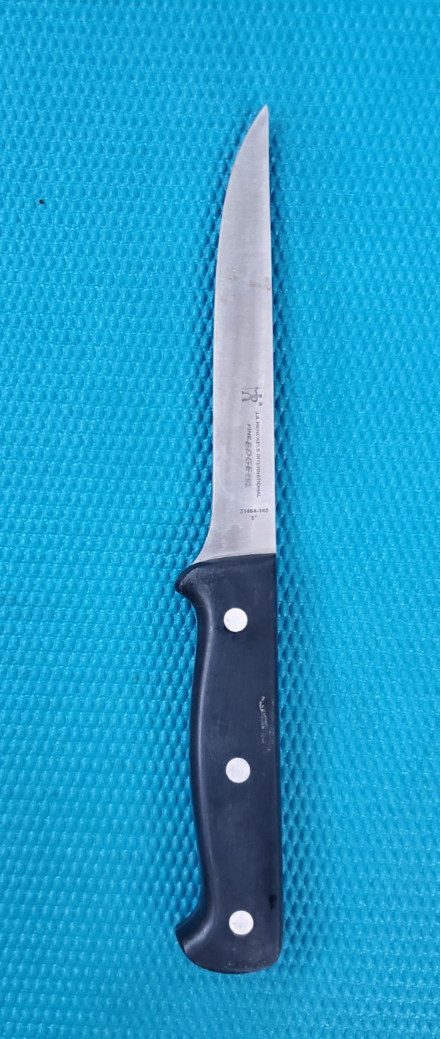 JA Henckels International Stainless Fine Edge Pro 31464-140 5 1/2″ Boning Knife