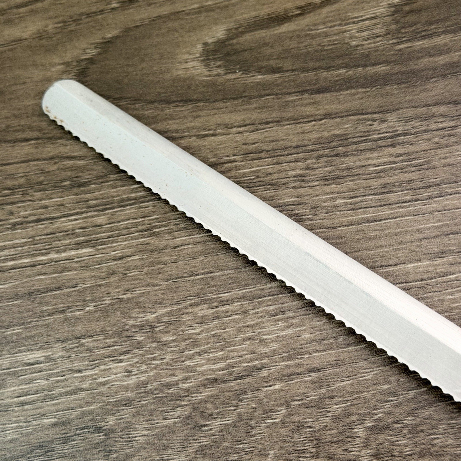 Cutco 1724 JE 9-3/4″ Serrated Bread Knife Stainless Blade Dark Brown Handle USA