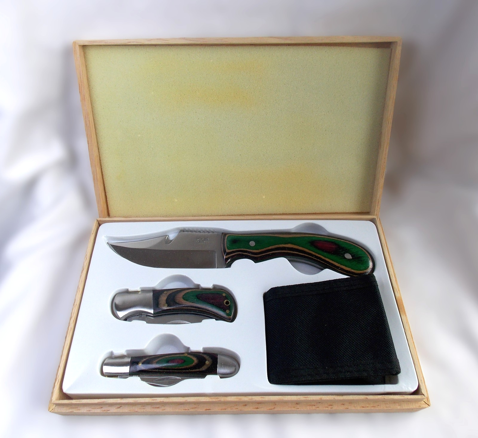 3PC. Knife Set w/Wooden Box