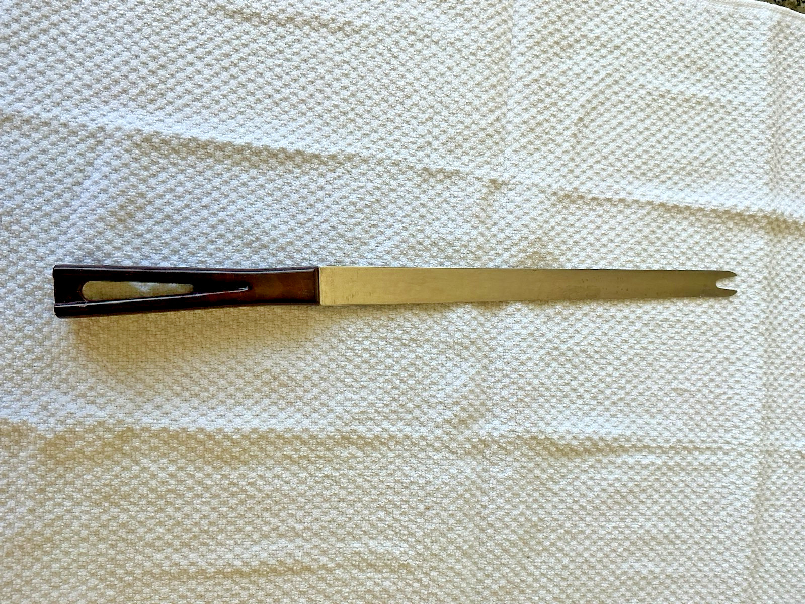 VINTAGE STAINLESS STEEL 14.5″ FINE SERRATED BLADE BREAD KNIFE – PLASTIC HANDLE