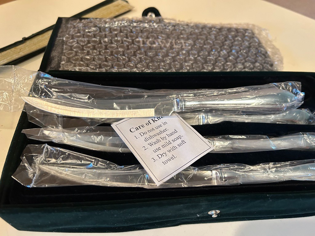 Towle Silversmiths Set Of 4 Boston Antique Stainless Steel Steak Knives 9.25″