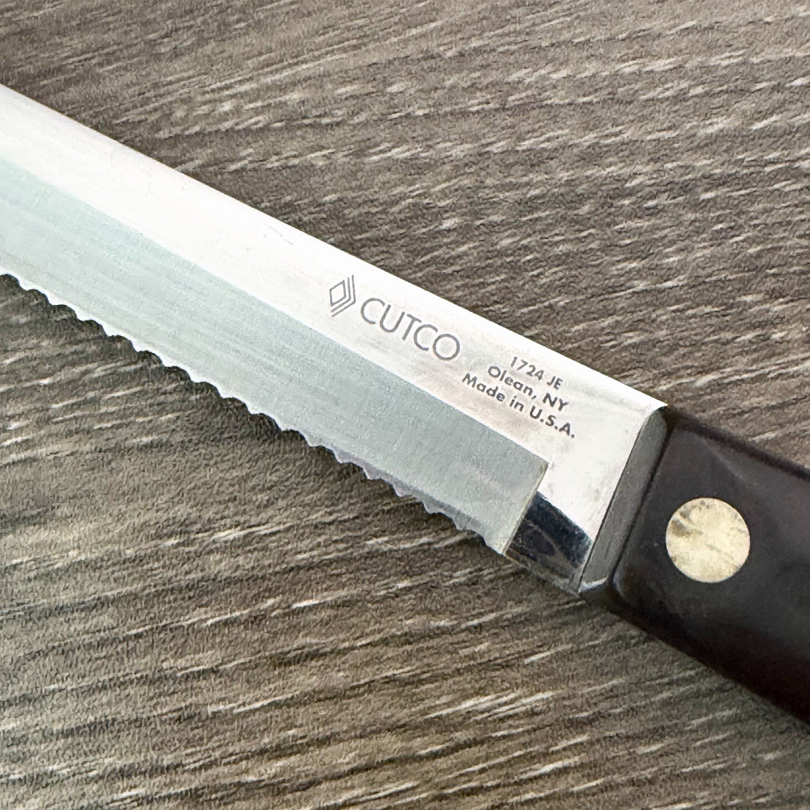 Cutco 1724 JE 9-3/4″ Serrated Bread Knife Stainless Blade Dark Brown Handle USA