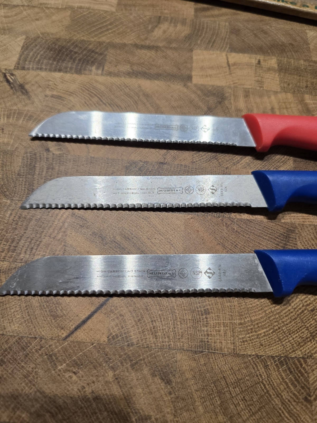 Mundial Utility Knife Blue And Red 6649 4.5 Inch Blade