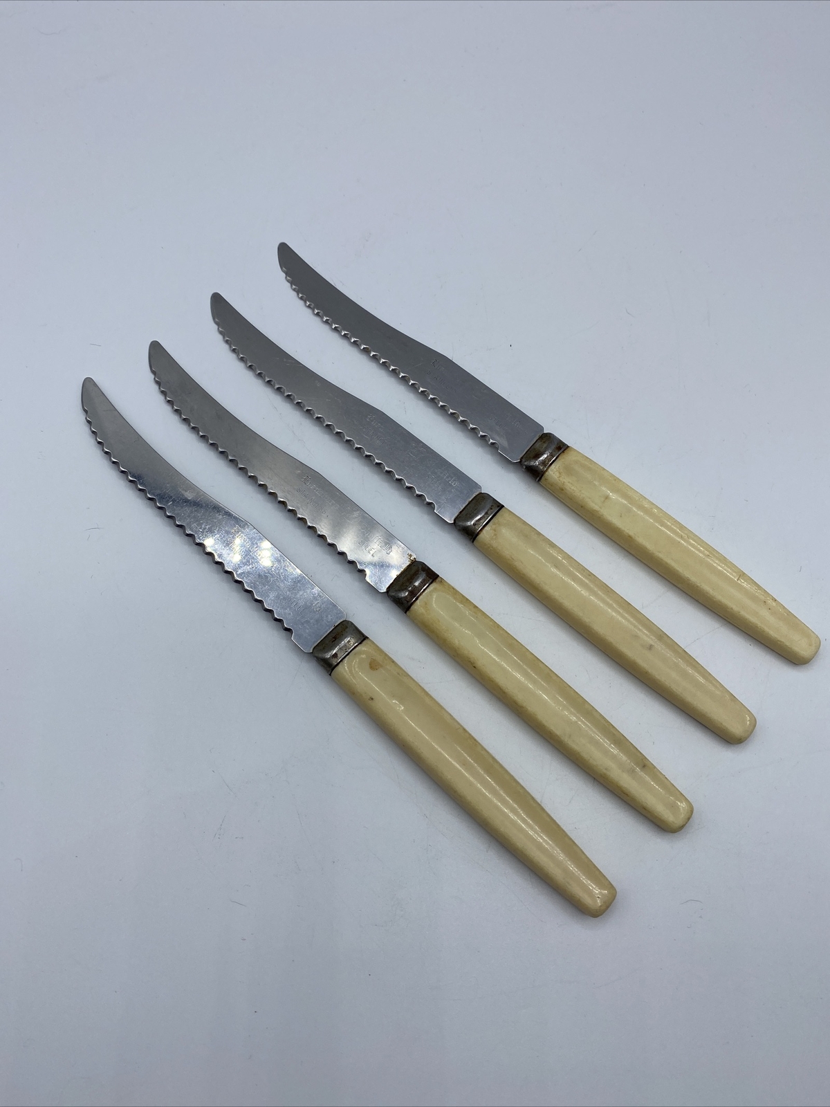 Evensharp Sheffield Steak Knives Stainless Steel Cream Handle Vintage Set Of 4